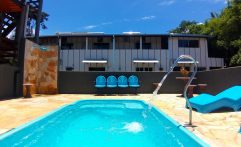 Piscina com Cascata